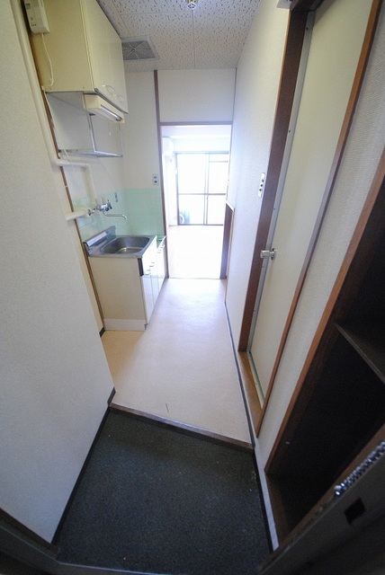玄関　写真は３０９号室