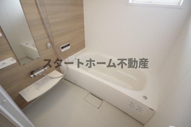 バス・シャワールーム　コンパクトで使いやすいお風呂です