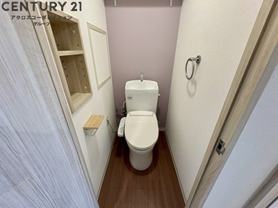 トイレ　温水洗浄便座付きのトイレです♪