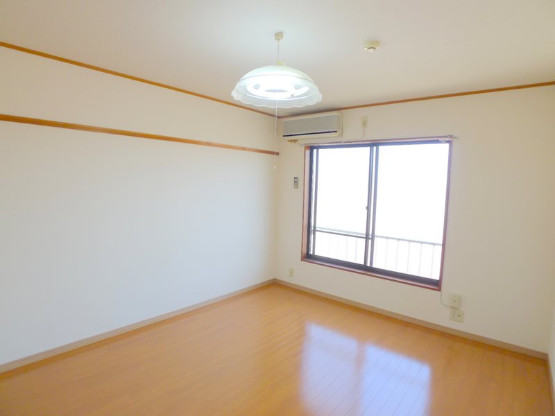ハイラーク東大崎Aの居間写真