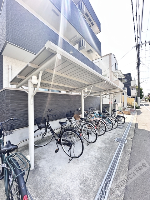 駐車場　屋根付き駐輪場で雨の日も安心♪