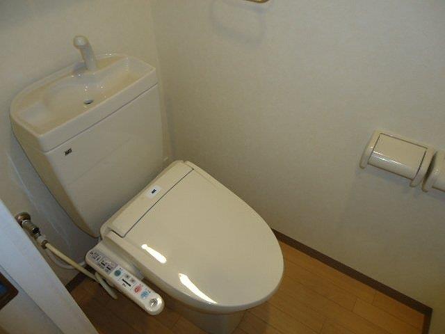 山陽電鉄本線 浜の宮駅 徒歩16分 2階建 築14年のトイレ写真