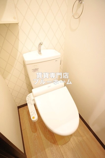 地下鉄御堂筋線 長居駅 徒歩7分 3階建 築12年のトイレ写真