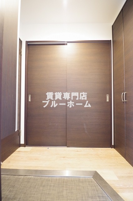 地下鉄御堂筋線 長居駅 徒歩7分 3階建 築12年の玄関写真