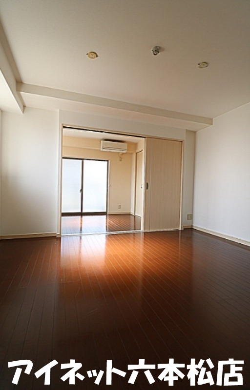 居室・リビング　家具の配置がしやすいお部屋です。