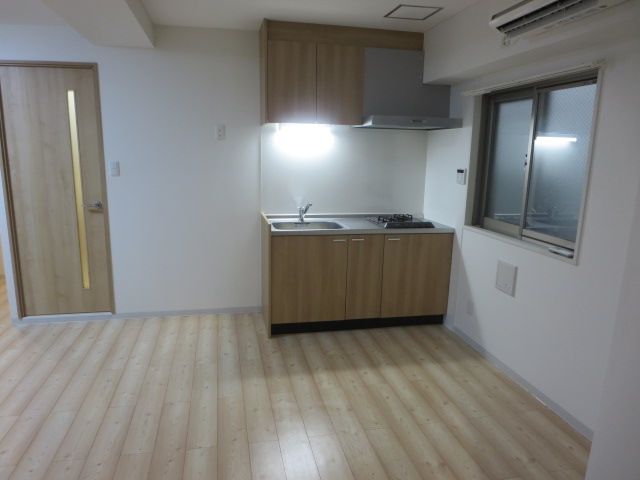 東急東横線 学芸大学駅 徒歩6分 3階建 築33年のキッチン写真
