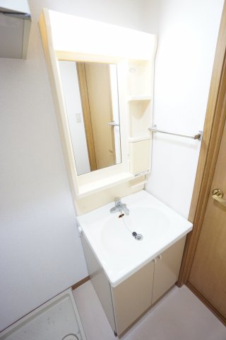 洗面設備　※同物件、同タイプ、間取り反転のお部屋です