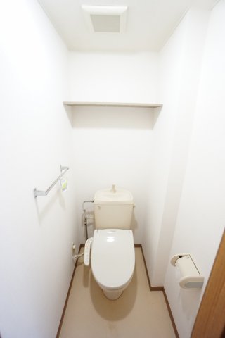 トイレ　※同物件、同タイプ、間取り反転のお部屋です