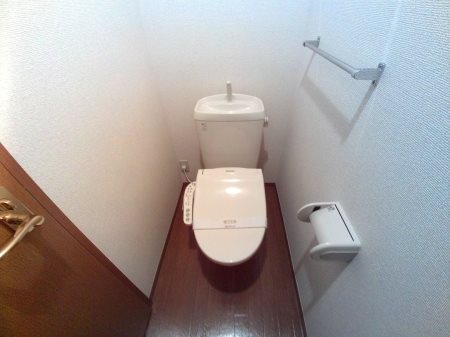 トイレ　温水洗浄便座付き