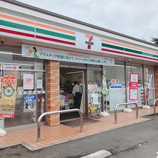 コンビニ　セブンイレブン 町田小山町店（コンビニ）まで393m