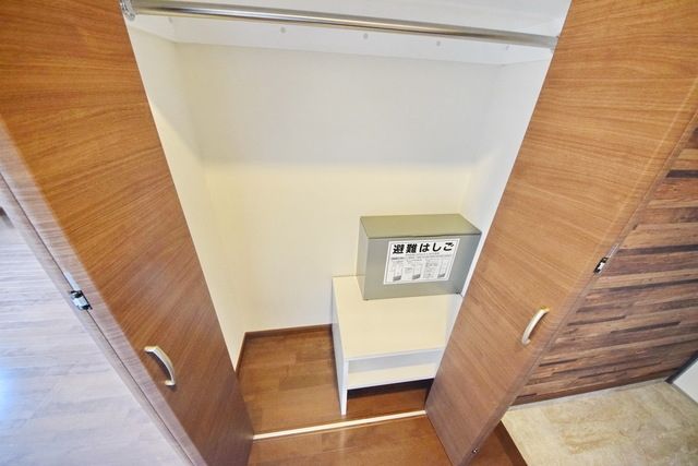 その他　★ハンガーパイプ付き収納です★