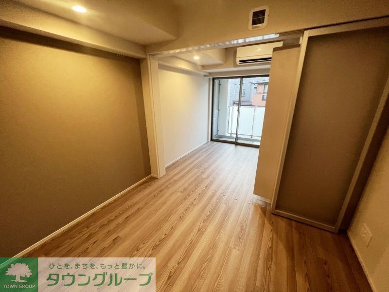 ルフォンプログレ中野坂上の居間写真