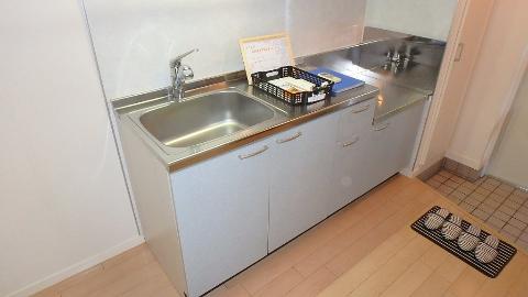 キッチン　蛇口がシャワー付でお掃除も楽々♪