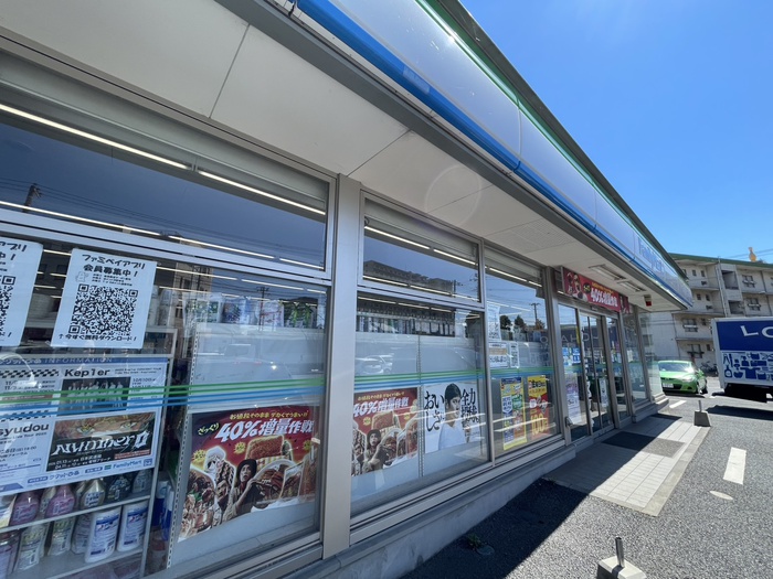 コンビニ　ファミリーマート（コンビニ）まで467m