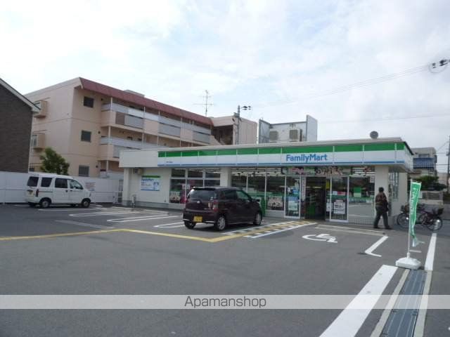 コンビニ　ファミリーマート（コンビニ）まで435m