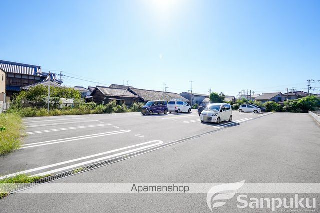 駐車場　駐車場