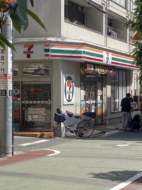 コンビニ　セブンイレブン下高井戸駅北口店（コンビニ）まで75m