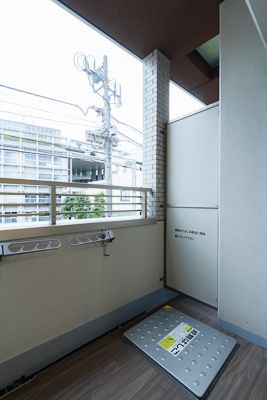 バルコニー　暖かな日差しのふりそそぐバルコニー