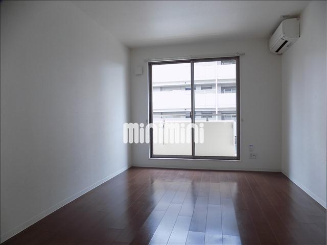 居室・リビング　南向きのお部屋です。