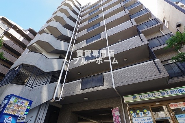建物外観　鉄筋コンクリート造９階建ての物件！