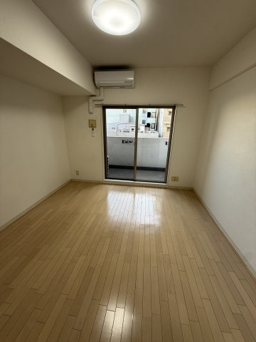 その他部屋・スペース　落ち着いた色調の寝室です
