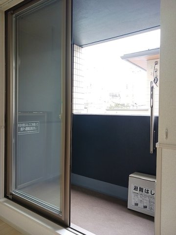バルコニー　バルコニーがあります