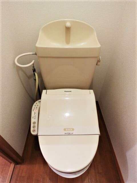 トイレ　温水洗浄暖房便座