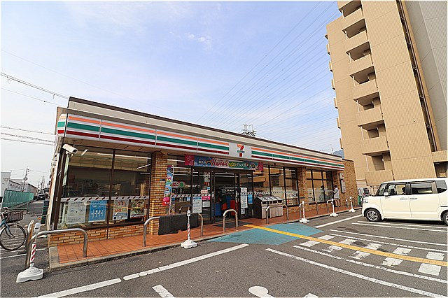 コンビニ　セブンイレブン東大阪西石切町5丁目店（コンビニ）まで201m