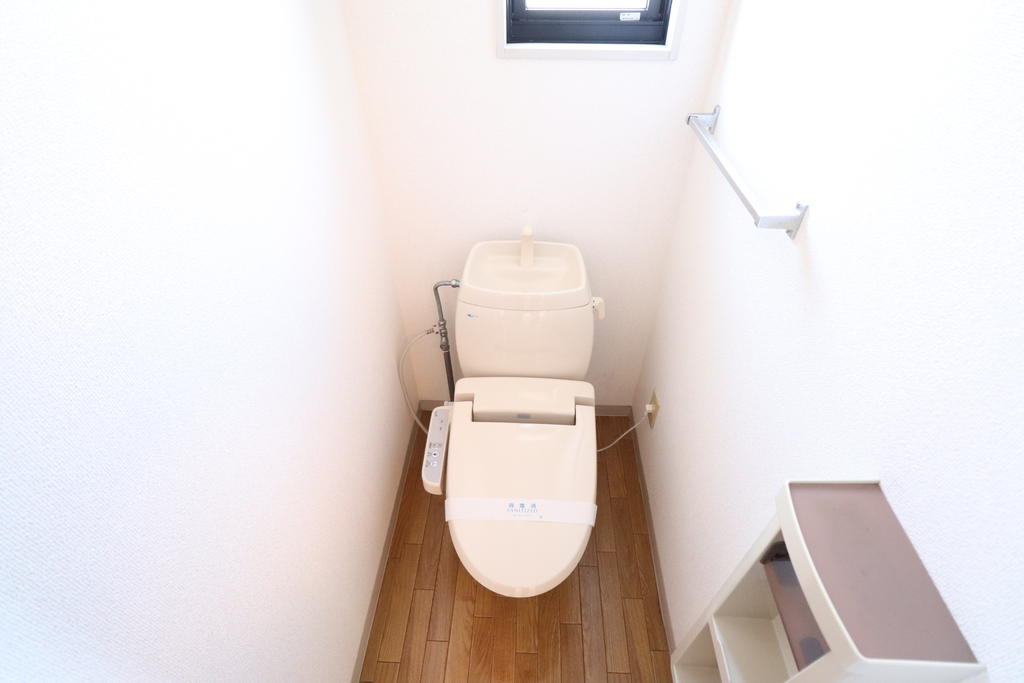 トイレ　トイレにも窓有ります☆