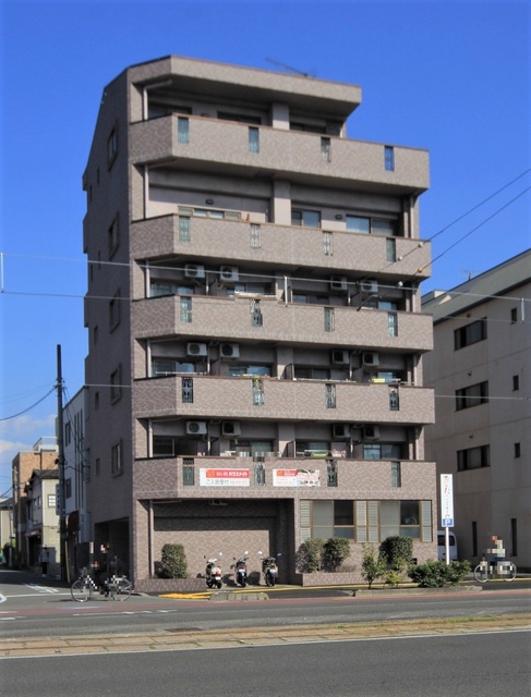 【松山市本町のマンションの建物外観】