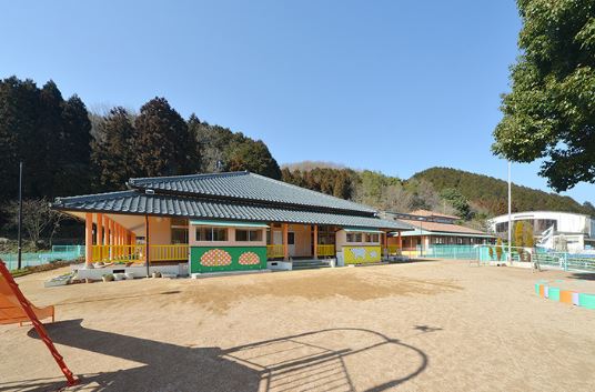 【朝来市桑市のアパートの幼稚園・保育園】