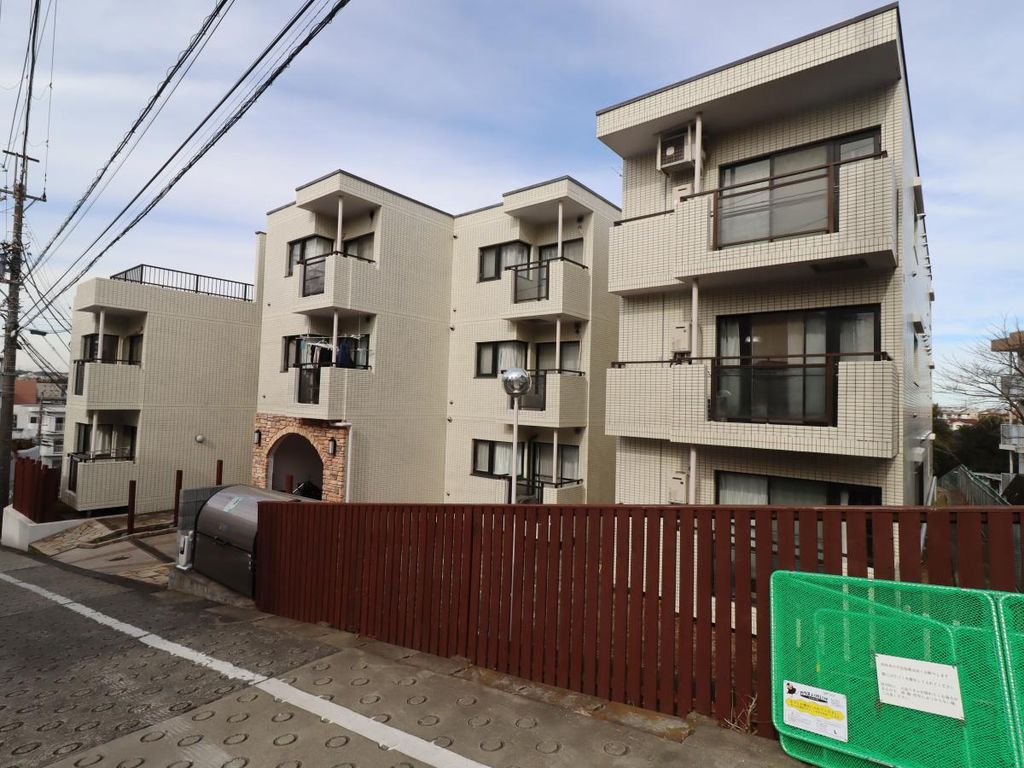 横浜市青葉区たちばな台のマンションの建物外観