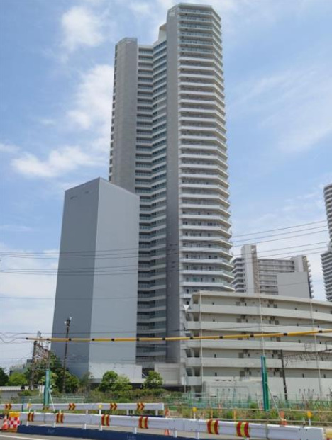 横浜市神奈川区星野町のマンションの建物外観