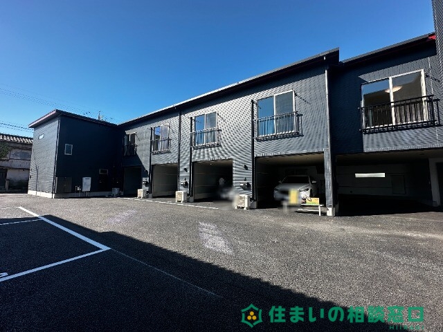 岡崎市上佐々木町のアパートの建物外観