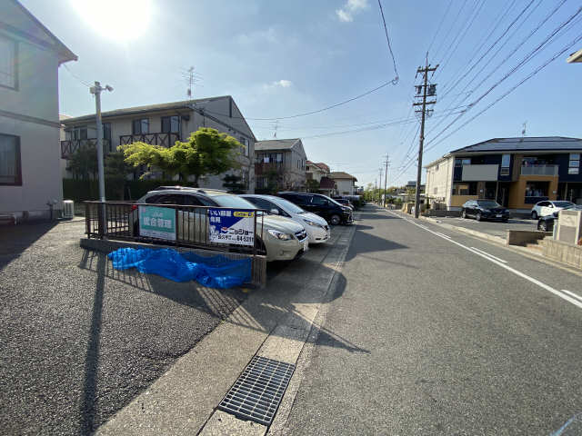 【サンハウス　Ｃ棟の駐車場】