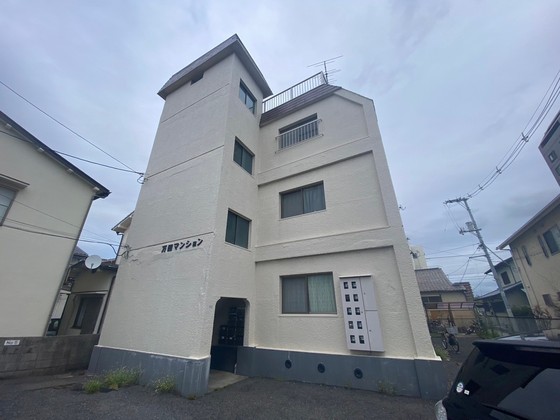 万田マンションの建物外観