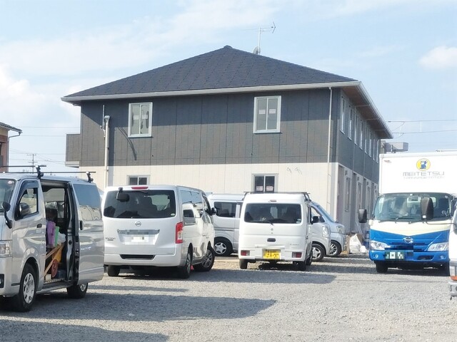 【松山市朝生田町のアパートの建物外観】