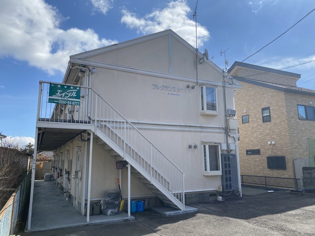 駿東郡小山町須走のアパートの建物外観