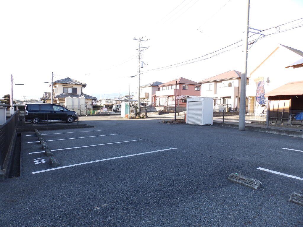 【富士宮市大岩のマンションの駐車場】