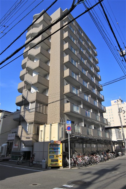 松山市大手町のマンションの建物外観