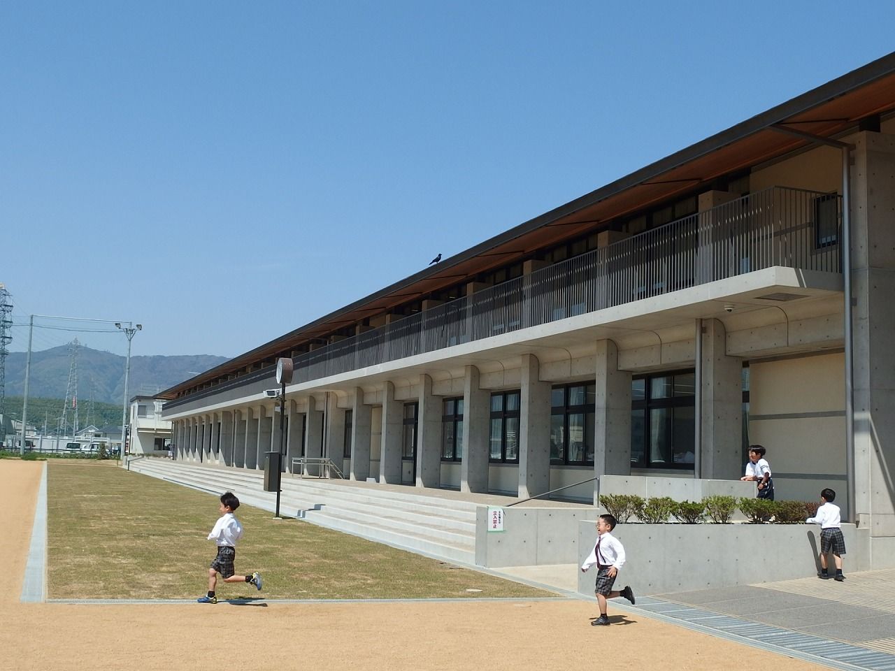 【京都桂川つむぎの街ブライトスクエアの小学校】