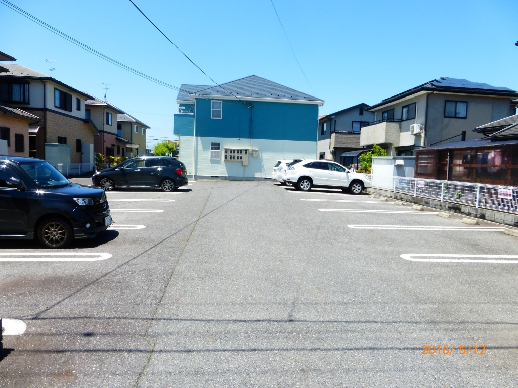 【近江八幡市江頭町のアパートの駐車場】