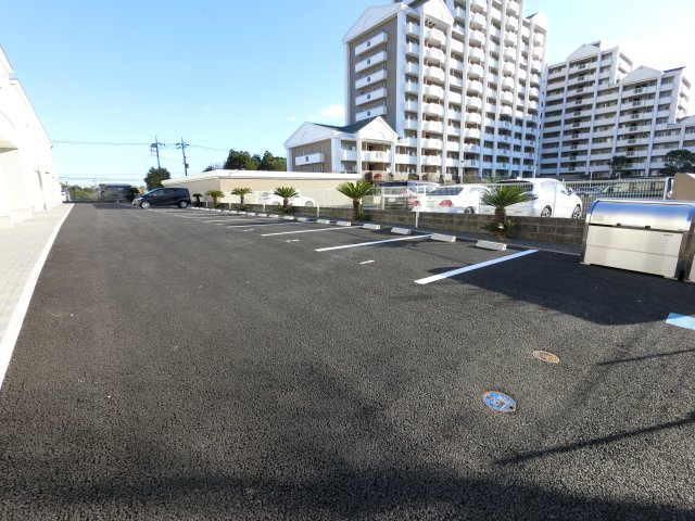 【大網白里市みやこ野のアパートの駐車場】