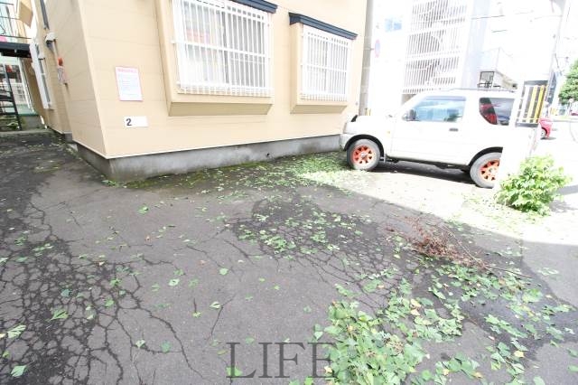 【コーポビーアンビシャスの駐車場】