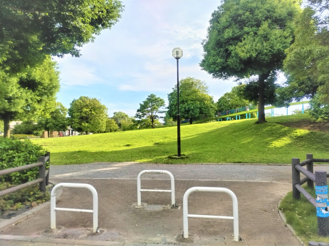 【さいたま市見沼区春岡のアパートの公園】