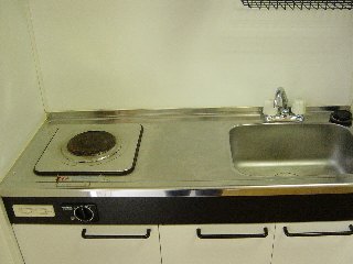 キッチン　電気コンロ付きです。