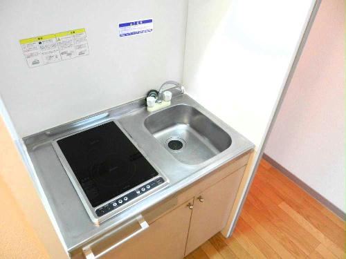 キッチン　コンパクトなキッチンで清掃もラクラク。