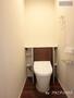 トイレ　●温水洗浄暖房便座付きの快適なトイレスペース。