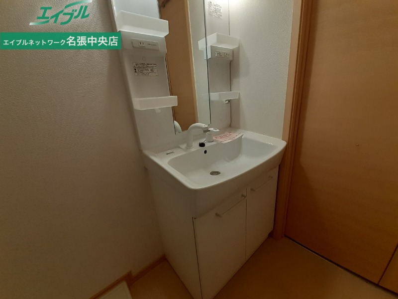 洗面設備　同型参考写真