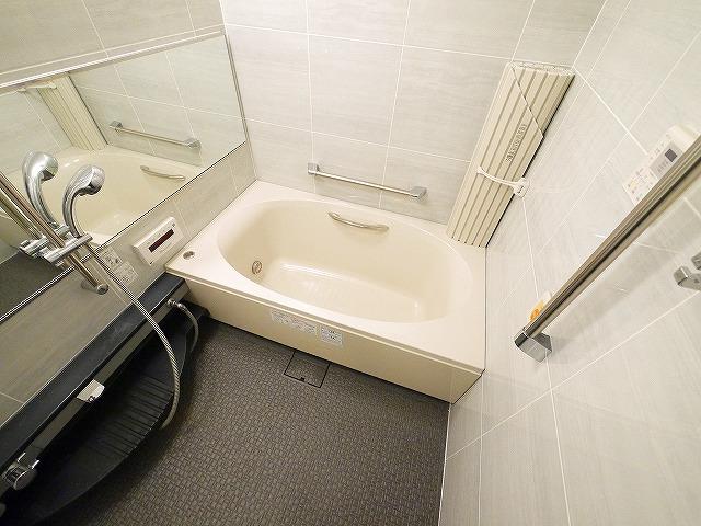 バス・シャワールーム　ゆったり過ごせるお風呂です